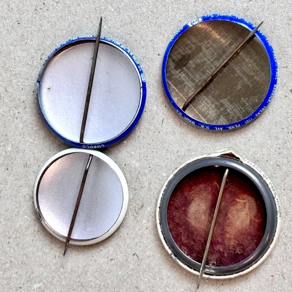 President Nixon - Vintage Political Pinback Buttons - Picture 5 of 9